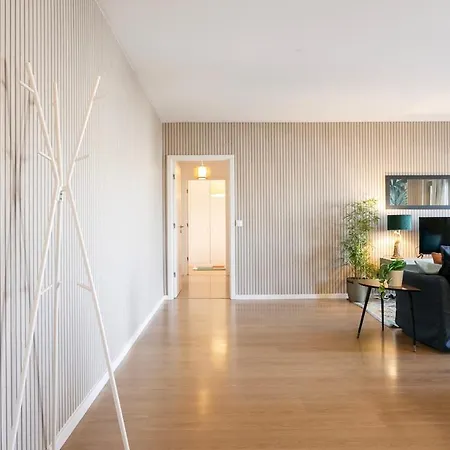 דירה Modern 2bdr Flat In The City's Heart! *