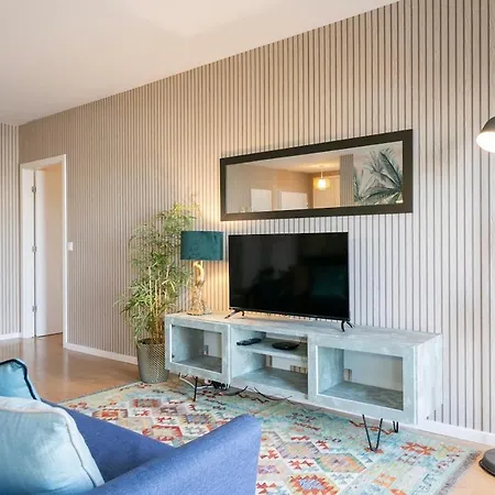 Modern 2bdr Flat In The City's Heart! * ליסבון