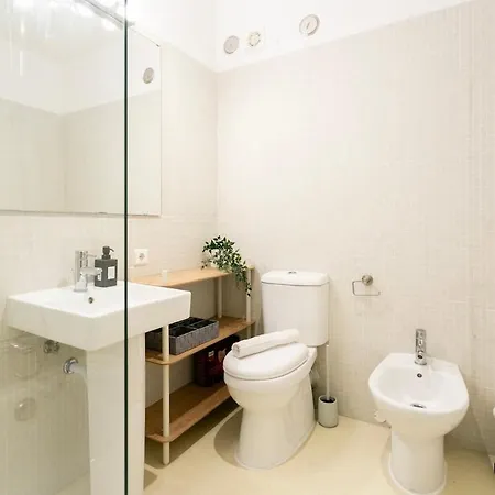 Modern 2bdr Flat In The City's Heart! *