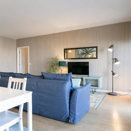 Modern 2bdr Flat In The City's Heart! ליסבון