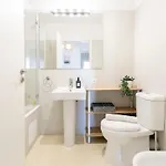 Modern 2bdr Flat In The City's Heart! * Лісабон