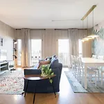 Modern 2bdr Flat In The City's Heart! Апартаменти Лісабон
