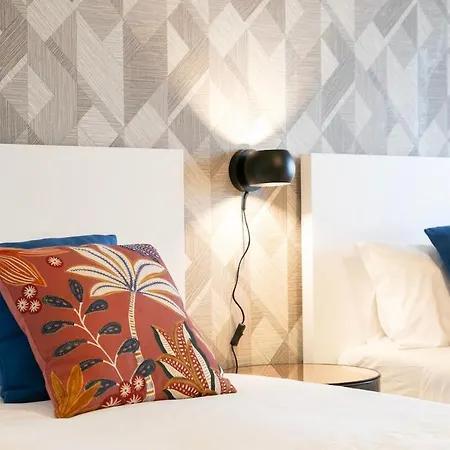 Modern 2bdr Flat In The City's Heart! * Лиссабон