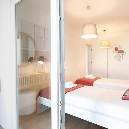 Modern 2bdr Flat In The City's Heart! * Лиссабон